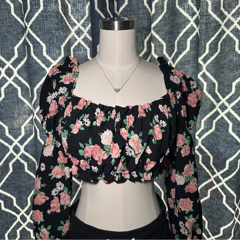 DIVIDED Floral Long Sleeve Crop Top